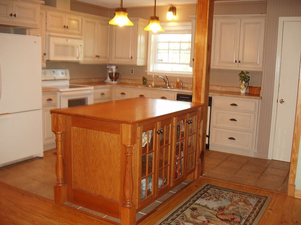 1st image of 2605 Carmon Dr