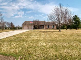 3315 Country Meadow Ln, Heyworth, IL 61745