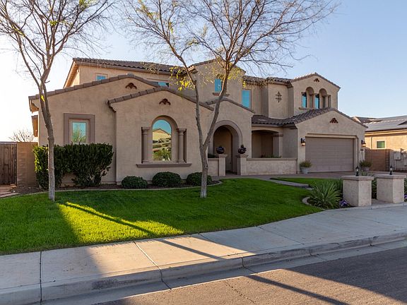 Beautiful Curb Appeal!