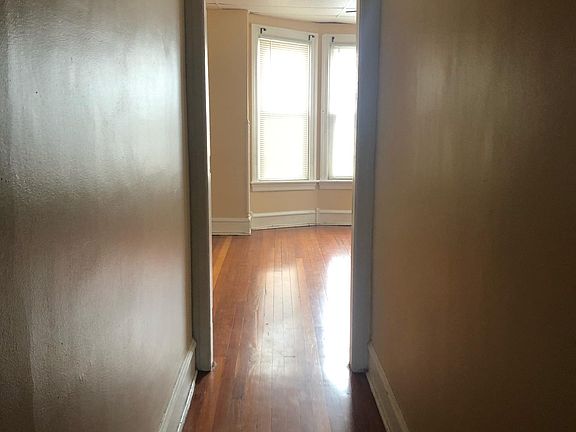 4th image of 622 West Broad St