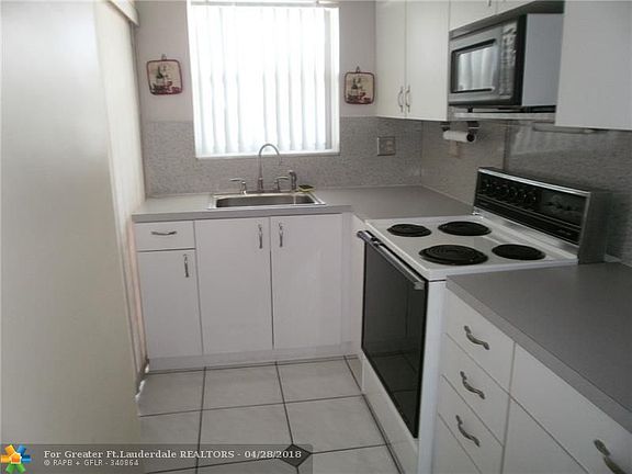 4th image of 2100 NE 38th St APT 221