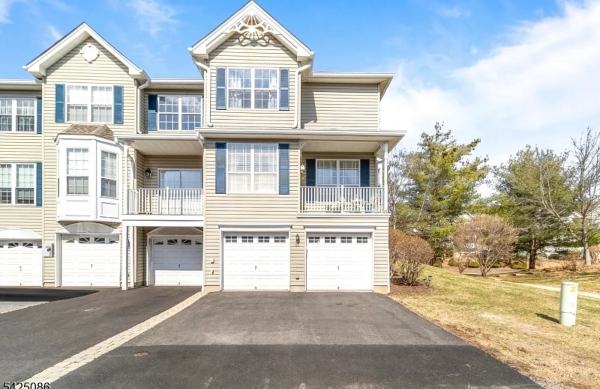 Building Photo - 20 Chesterfield Ct