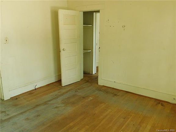 4th image of 505 E 11th St