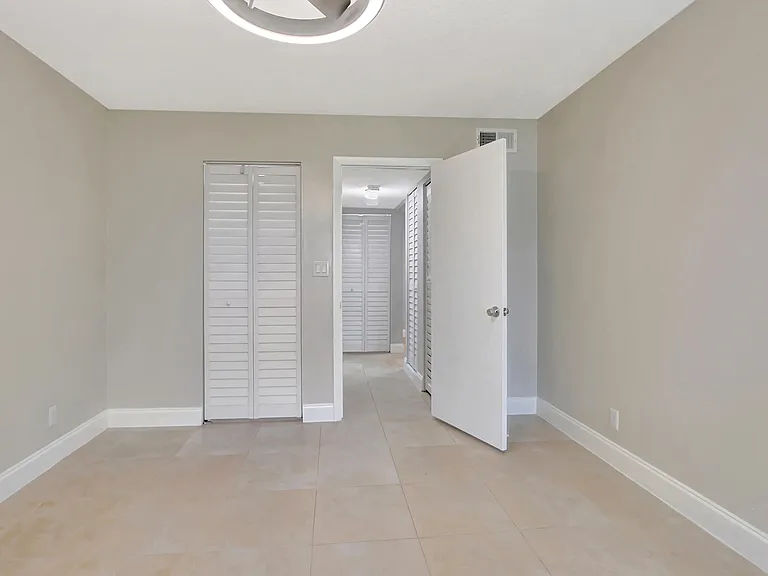 450 NW 20th St #2020 — Photo 17
