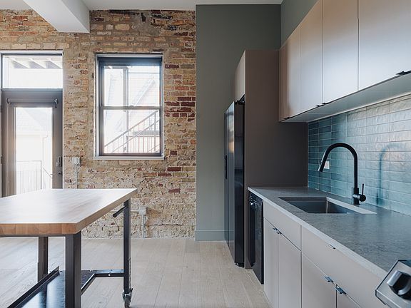 5th image of 2228 N Kedzie Blvd #203