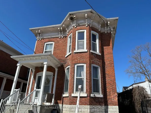 11 Bridge St W, Greater Napanee, ON K7R 2C2