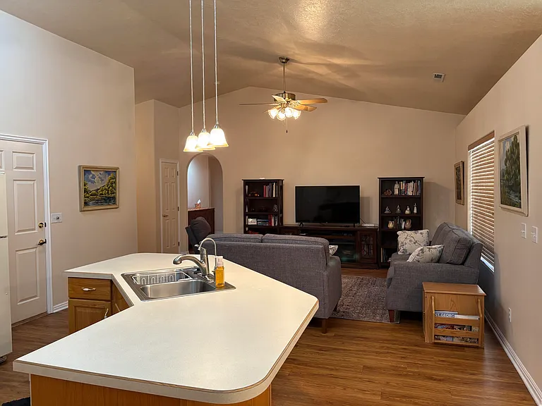 210 N Mall Dr — Photo 12
