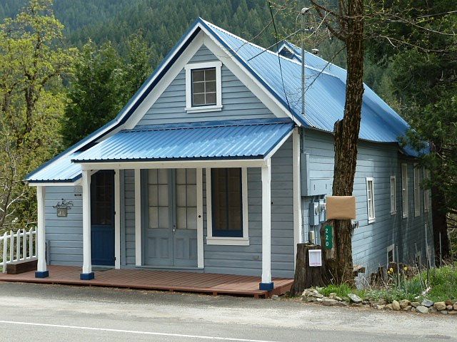 1st image of 220 Main St