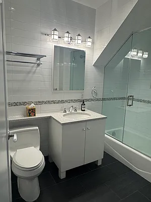 Bathroom, photo 1