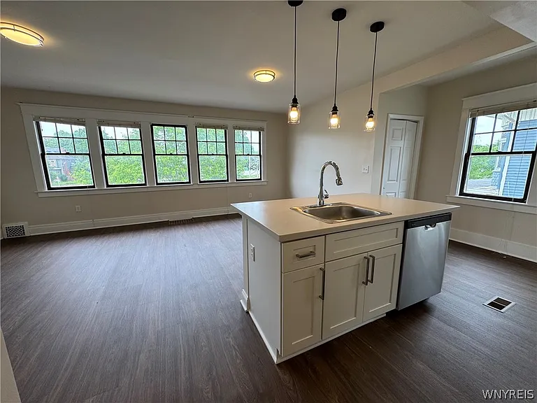95 W Humboldt Pkwy #B — Photo 18