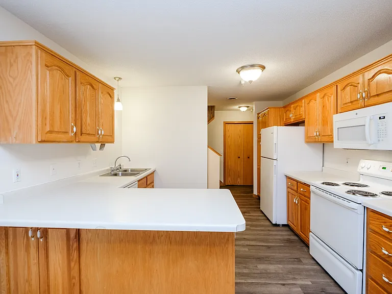 Oak Pointe Townhomes — Photo 8
