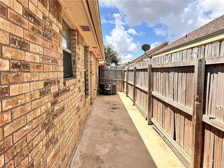 2105 W Western Dr #2 — Photo 11