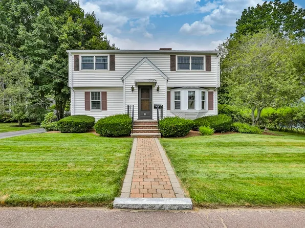 21 Preston St, Wakefield, MA 01880