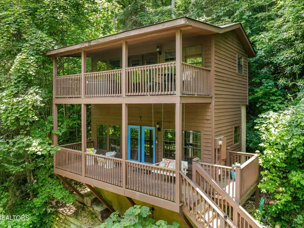 1820 Rose Pass, Pigeon Forge, TN 37876