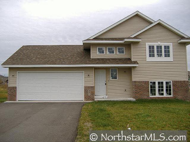1st image of 821 Isanti Parkway