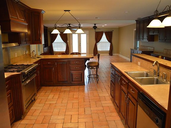 5th image of 207 Bodin Dr