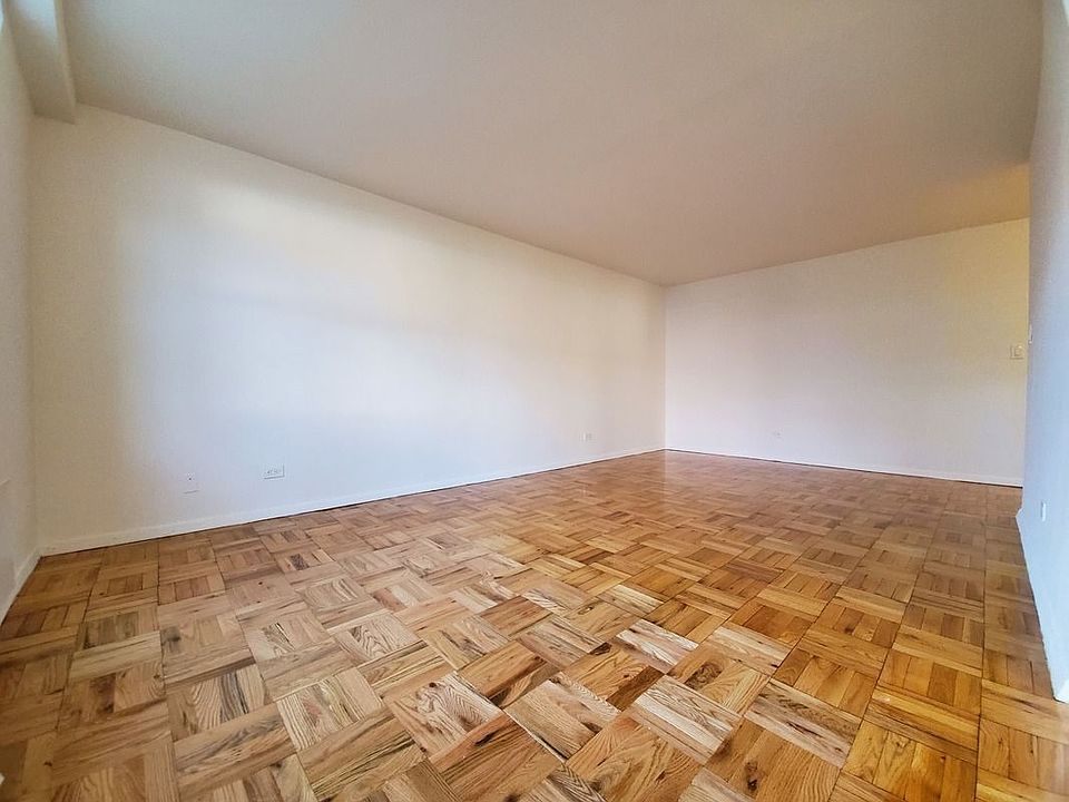2nd image of 1545 Rhinelander Ave APT 4K