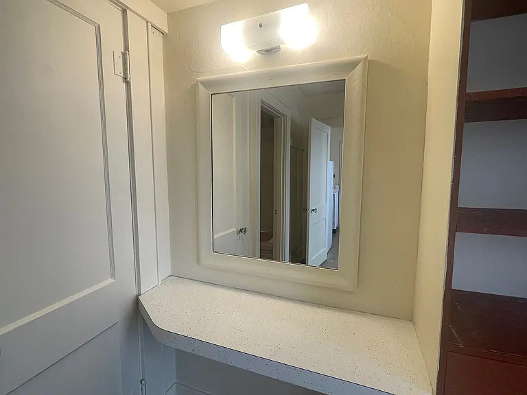 Elaine Apartments — Photo 12