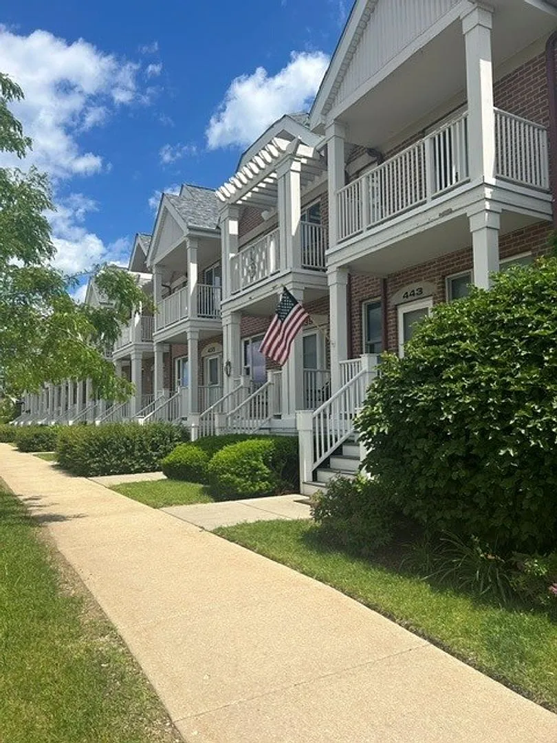 Beautiful 3 bedroom townhome in Harbor Park! — Photo 2