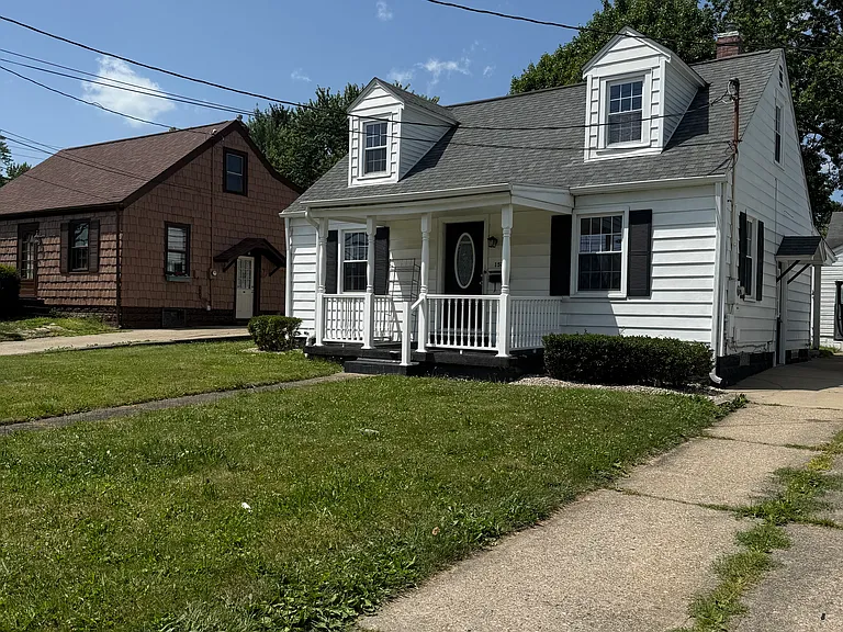 1520 Robbins Ave — Photo 1