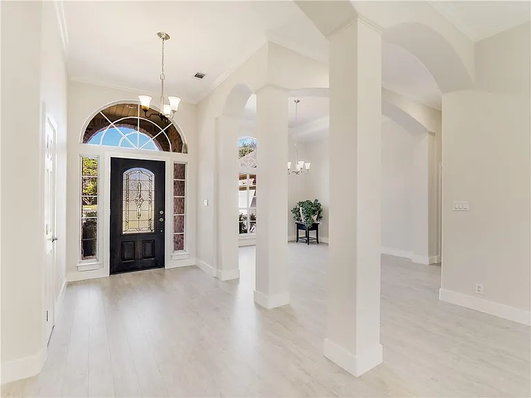 207 Tellus St — Photo 4