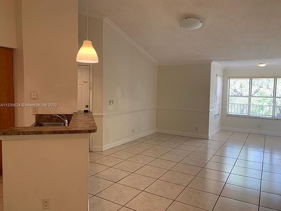 4th image of 3430 Pinewalk Dr N APT 627