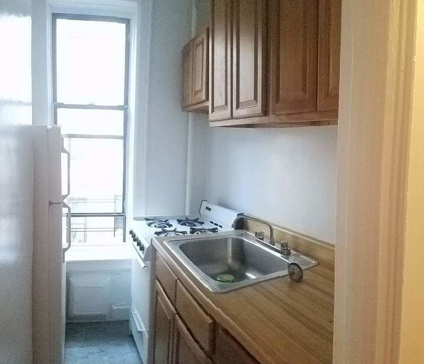 2nd image of 1296 Pacific St #40D