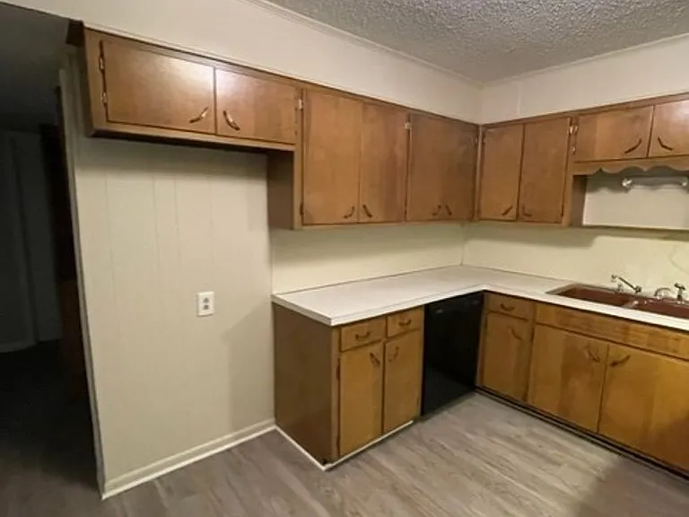 Apt-East-J-Street-310 — Photo 6