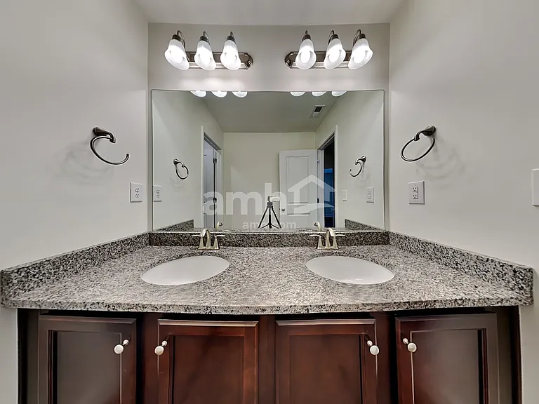 317 Bourne St — Photo 23