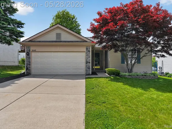 1641 Chelsea Cir, Howell, MI 48843