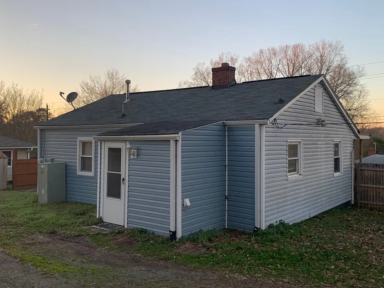 1160 S Riverview Dr — Photo 2