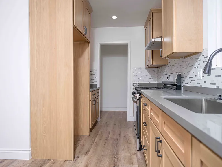 650 N Hazel St — Photo 3