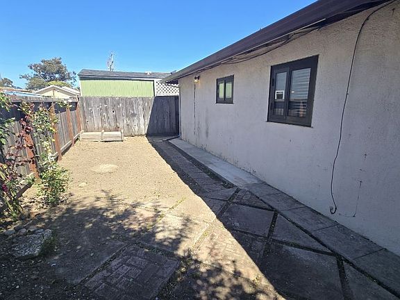 4th image of 906 6th Ave