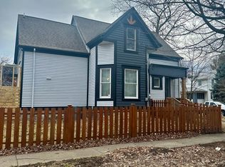 902 S East St, Bloomington, IL