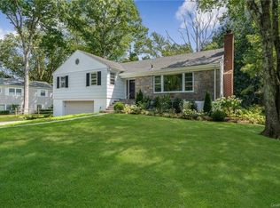 24 Benedict Rd, Scarsdale, NY 10583