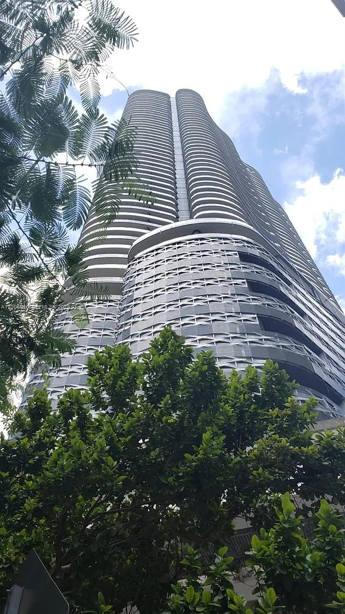 Building Photo - 1000 Brickell Plz #4907