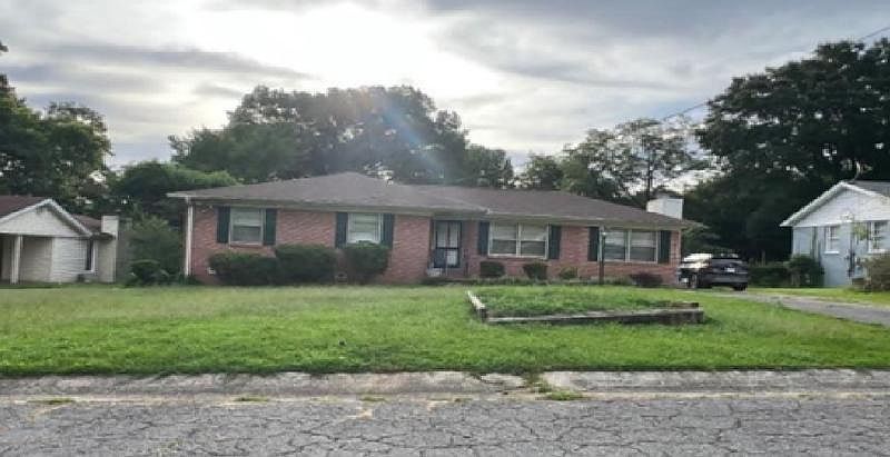 1st image of 825 Hillview Dr