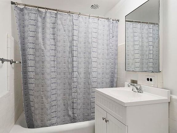 5th image of 25 Tudor City Pl APT 1718
