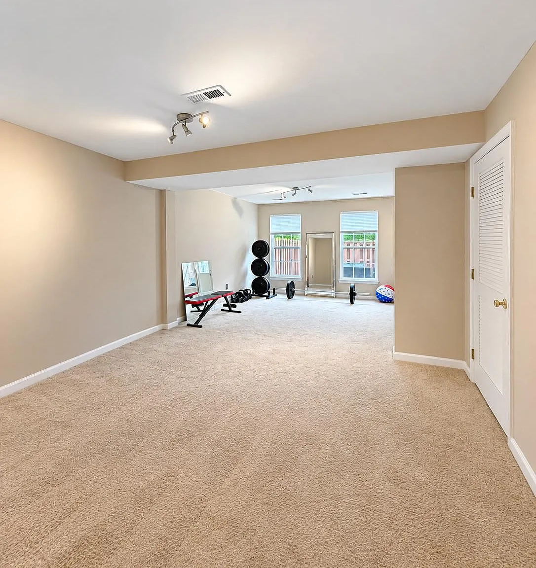 3 bed, 3.5 bath, 2110 sqft, $2,950 — Photo 4
