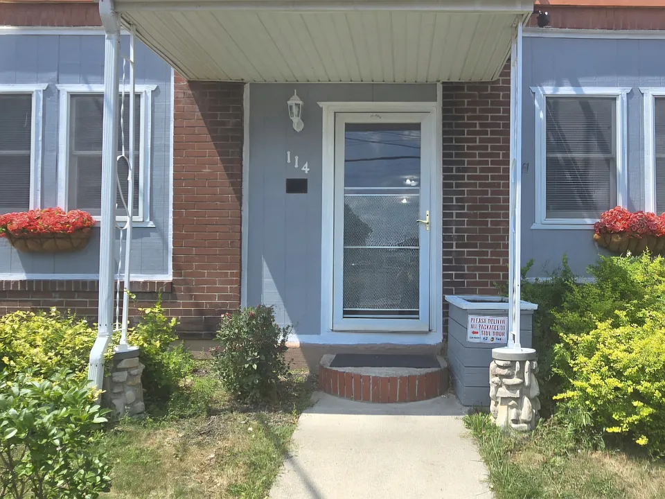 114-1 Freeman Ave #1