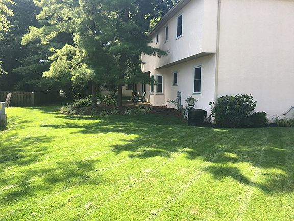 2nd image of 1155 Oakwood Ln