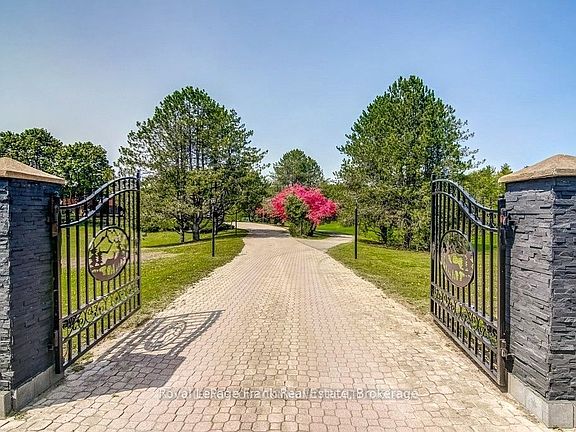 3rd image of 674 Goodwood Rd