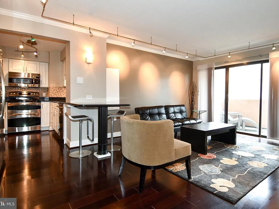 1301 N Ct #1005