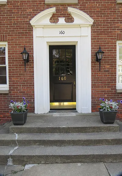 Williamsburg Court Apartments — Photo 2