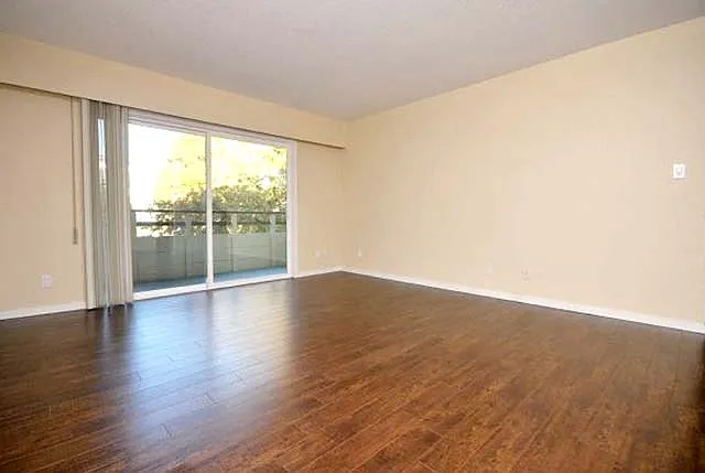 955 Humboldt St — Photo 6