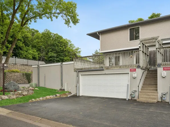 1217 Trailwood N, Hopkins, MN 55343