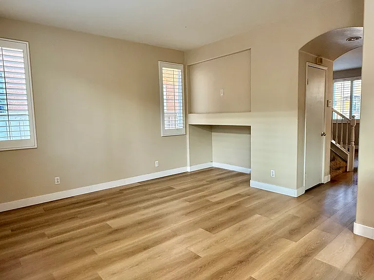 141 Hyde Park — Photo 6