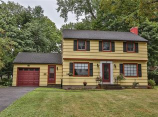 17 Hollyvale Dr, Rochester, NY 14618