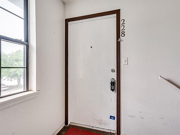 5th image of 401 12th Ave SE APT 228