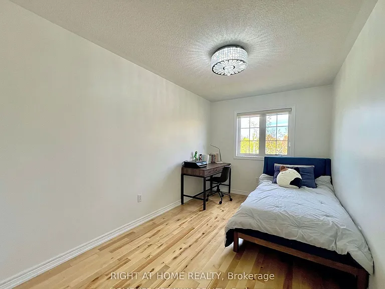 161 Amulet Cres — Photo 11